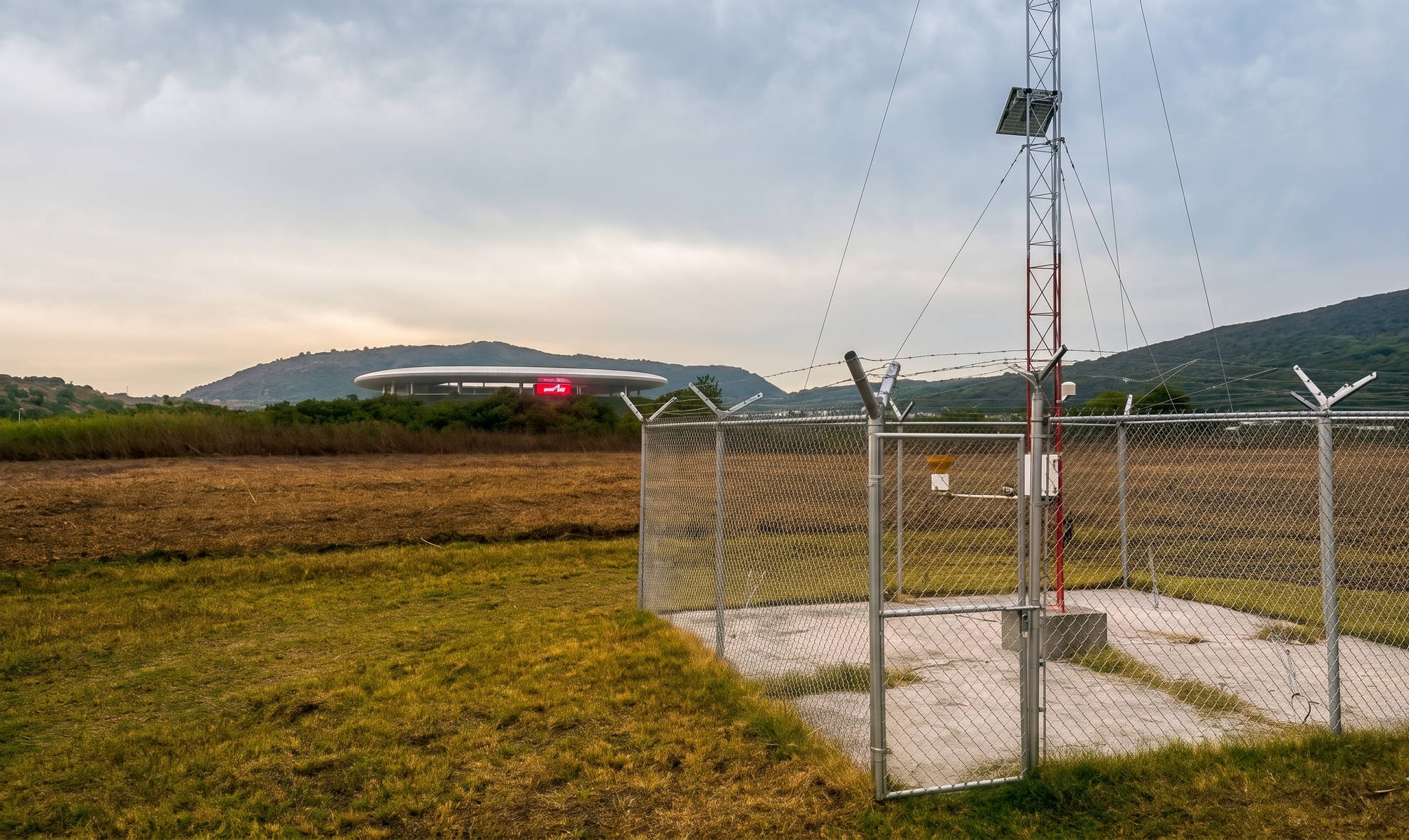Estación Meteorológica Omnilife en campo